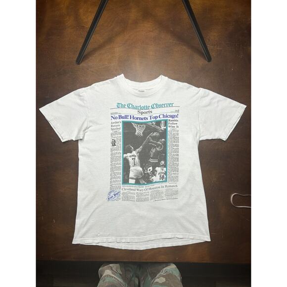 VTG 1988 The Charlotte Observer NBA Hornets Bulls Newspaper Print Shirt (L) RARE - Picture 13 of 14